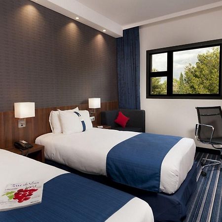 Holiday Inn Express Marseille Airport Vitrolles  Exterior foto